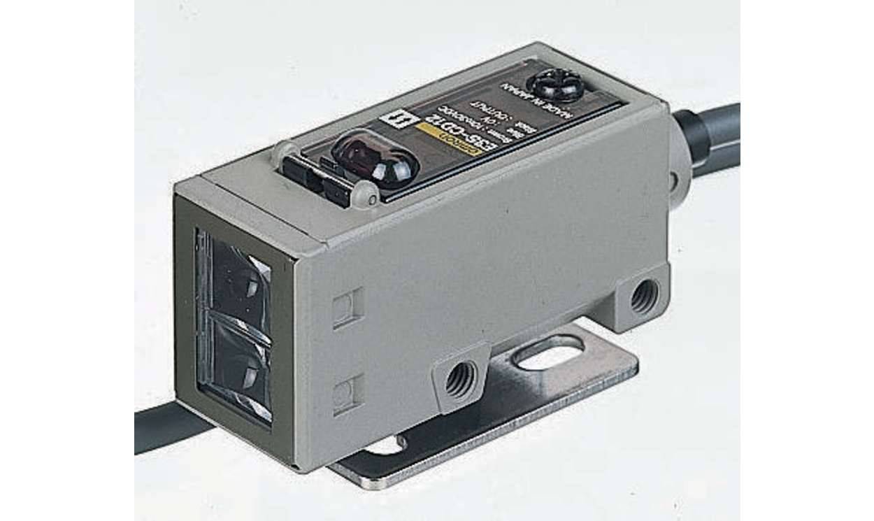 Omron E3S-CR11 2M, Retroreflective Photoelectric Sensor, Block Sensor, 3 m Detection Range