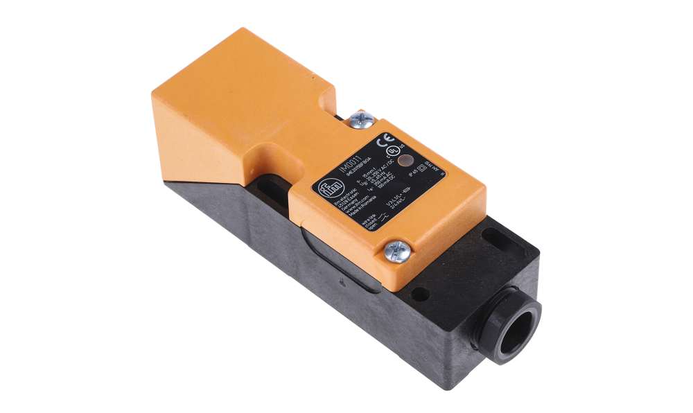 ifm IM0011, Inductive Block Proximity Sensor, 15 mm Detection, 2-Wire NO/NC, 20 → 250 V ac/dc