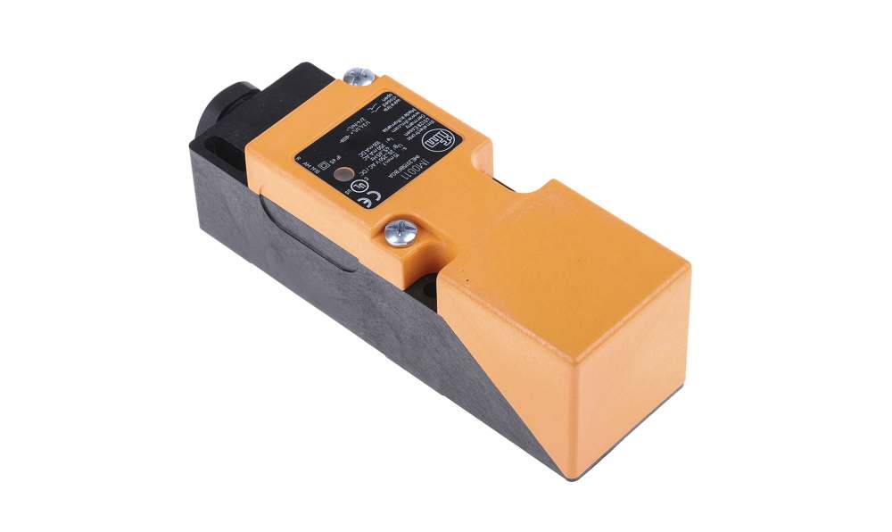 ifm IM0011, Inductive Block Proximity Sensor, 15 mm Detection, 2-Wire NO/NC, 20 → 250 V ac/dc