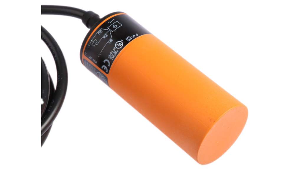 ifm KB5004, Capacitive Smooth Barrel Proximity Sensor, 20 mm Detection, PNP NO, 10 → 36 V dc