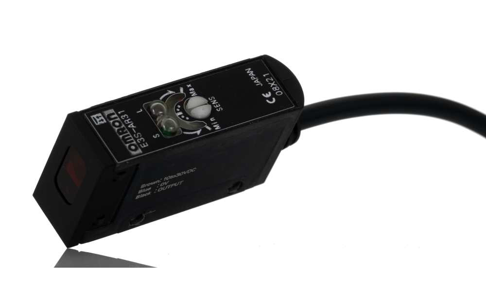 Omron E3S-AR31, Retroreflective Photoelectric Sensor, Block Sensor, 100 mm → 2 m Detection Range