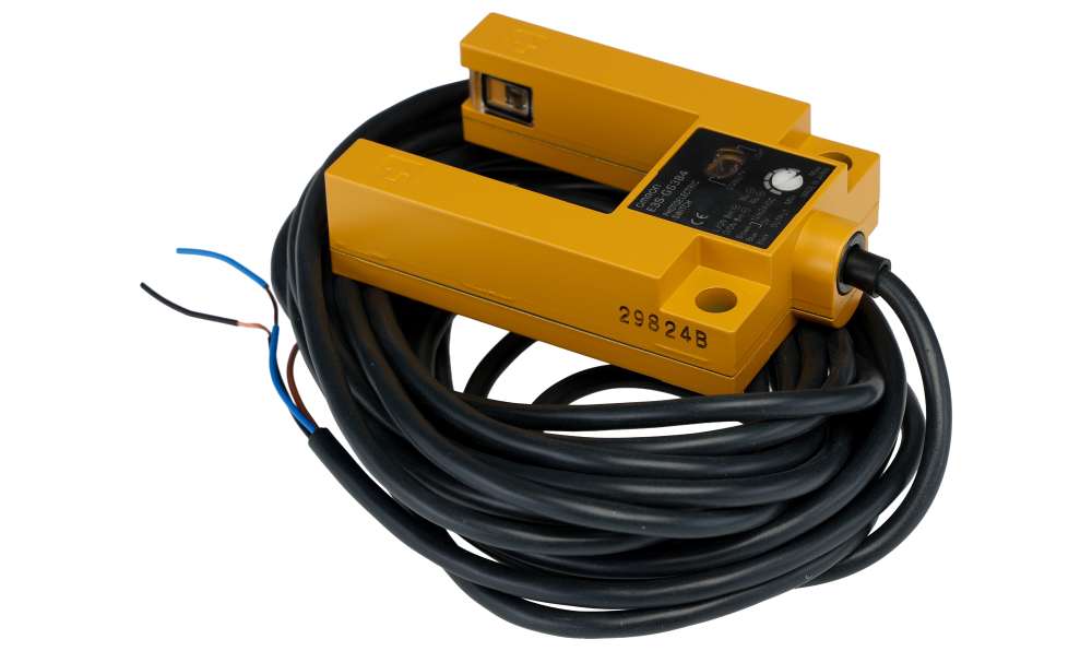 Omron E3S-GS3B4 5M, Diffuse Photoelectric Sensor, Fork Sensor, 30 mm Detection Range