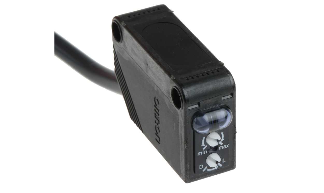 Omron E3Z-D82 2M, Diffuse Photoelectric Sensor, Block Sensor, 1 m Detection Range - generaltechuae