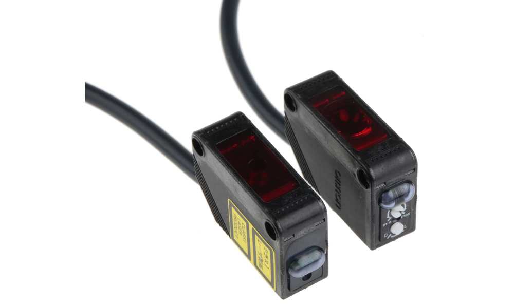 Omron E3Z-LT81 2M, Through Beam Photoelectric Sensor, Block Sensor, 60 m Detection Range