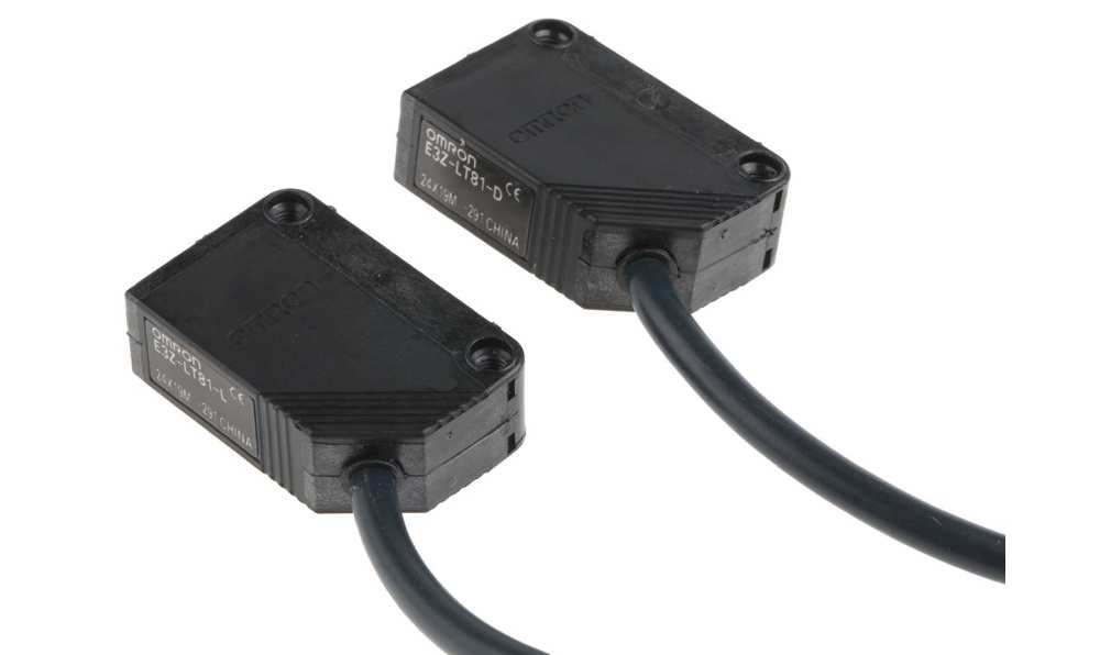 Omron E3Z-LT81 2M, Through Beam Photoelectric Sensor, Block Sensor, 60 m Detection Range