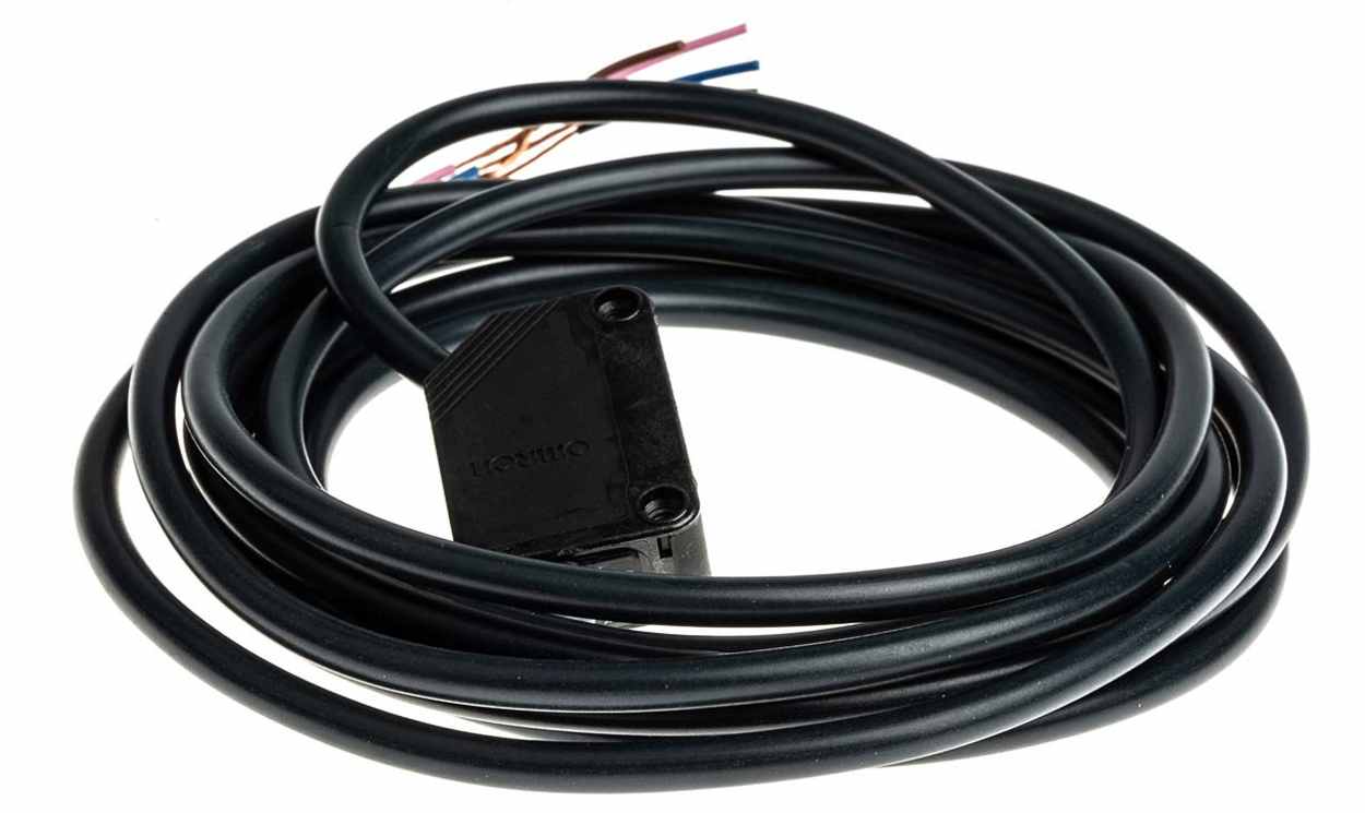 Omron E3Z-LS81 2M, Background Suppression Distance Sensor, Block Sensor, 20 mm → 200 mm Detection Range - generaltechuae