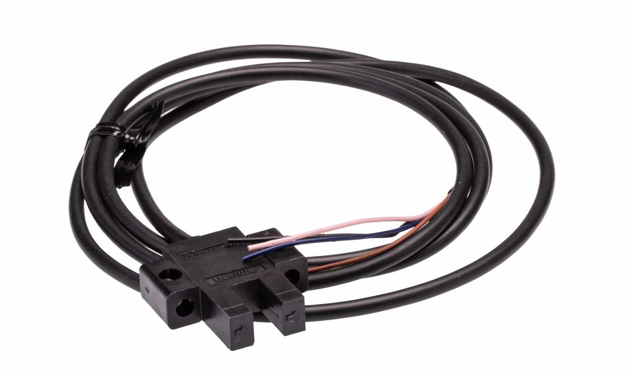 Omron EE-SX670-WR 1M, Through Beam Photoelectric Sensor, Slot Sensor, 5 mm Detection Range - generaltechuae