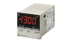 Omron E5CS-RKJU-W 100-240 VAC, E5CS Panel Mount PID Temperature Controller, 48 x 48mm 1 Input, 1 Output Relay, 100 → 240 V ac Supply Voltage