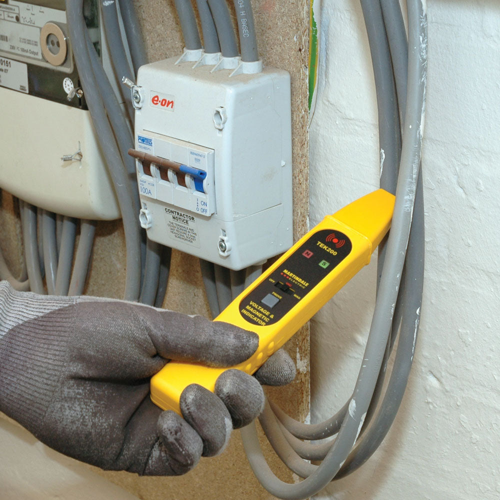 Martindale MARTEK200 | TEK200 Non-Contact Voltage & Magnetic Field Detector | 100–600V AC, 10mT - generaltechuae (2)