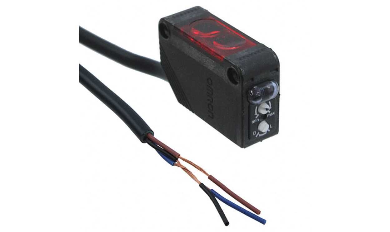 Omron E3ZD81, Diffuse Reflective Photoelectric Sensor, Rectangular Sensor, 100 mm Detection Range - generaltechuae