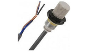 Omron E2F-X5Y1 2M, Inductive Threaded Barrel Proximity Sensor, M18, 5 mm Detection, 2-Wire NO, 12 → 24 V dc