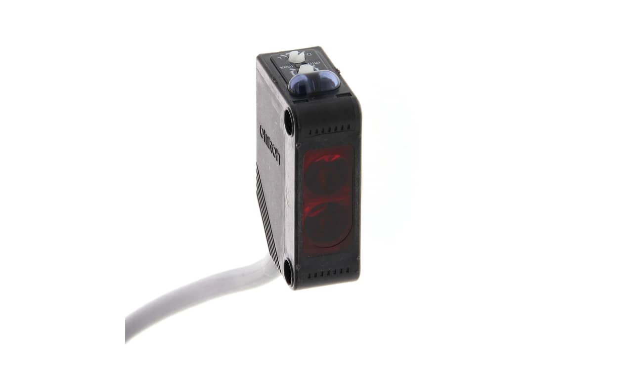Omron E3Z-B82 2M, Retroreflective Photoelectric Sensor, Block Sensor, 100 → 2000 mm Detection Range