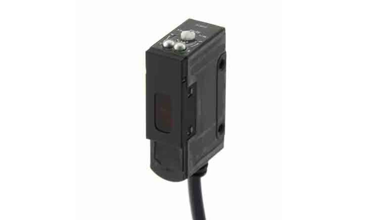 Omron E3S-AR61, Retroreflective Photoelectric Sensor, Block Sensor, 2 mm Detection Range