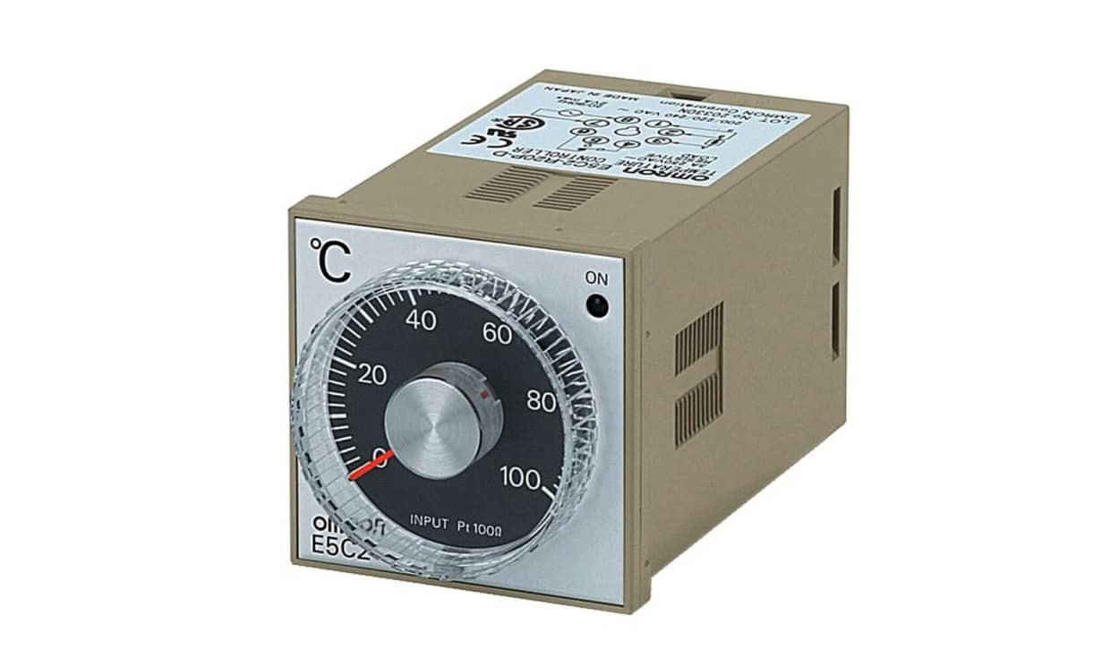 Omron E5C2-R20P-D 100-240VAC -50-50, E5C2 Panel Mount, Din-Rail Removable Socket Controller, 48 x 48mm 1 dedicated Input, 3 dedicated Output Relay,