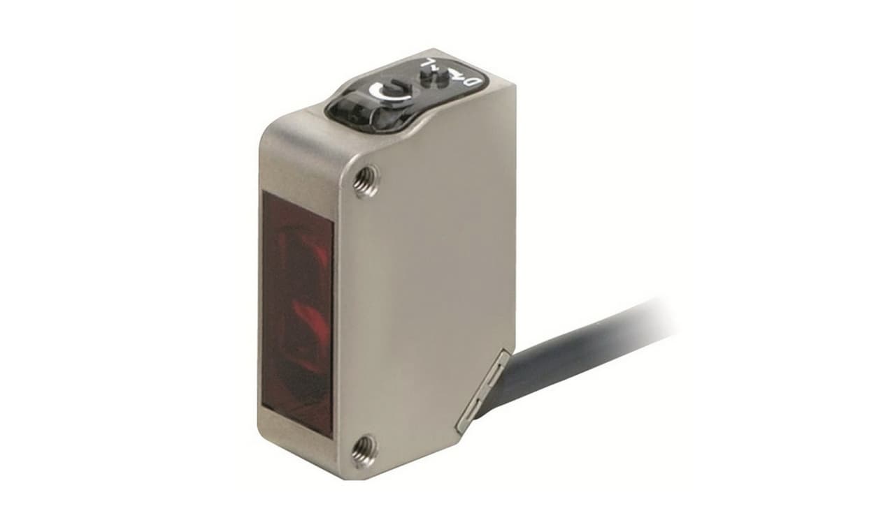 Omron E3ZM-D62 2M, Diffuse Photoelectric Sensor, Block Sensor, 300 mm Detection Range - generaltechuae