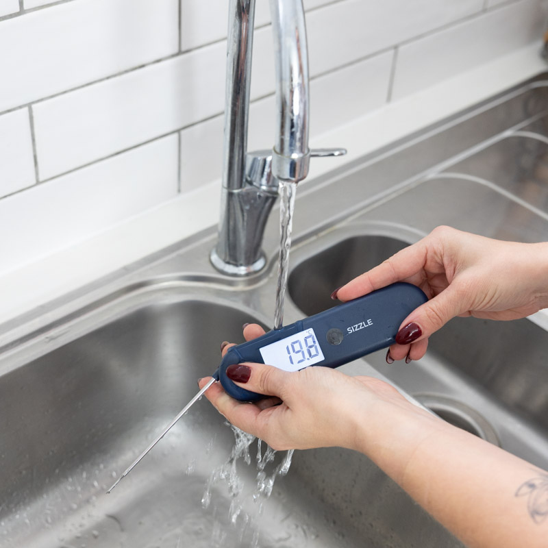 ETI 810-715 | Sizzle Waterproof Food Thermometer with Magnet | Midnight Blue, ±0.5 °C - generaltechuae (4)
